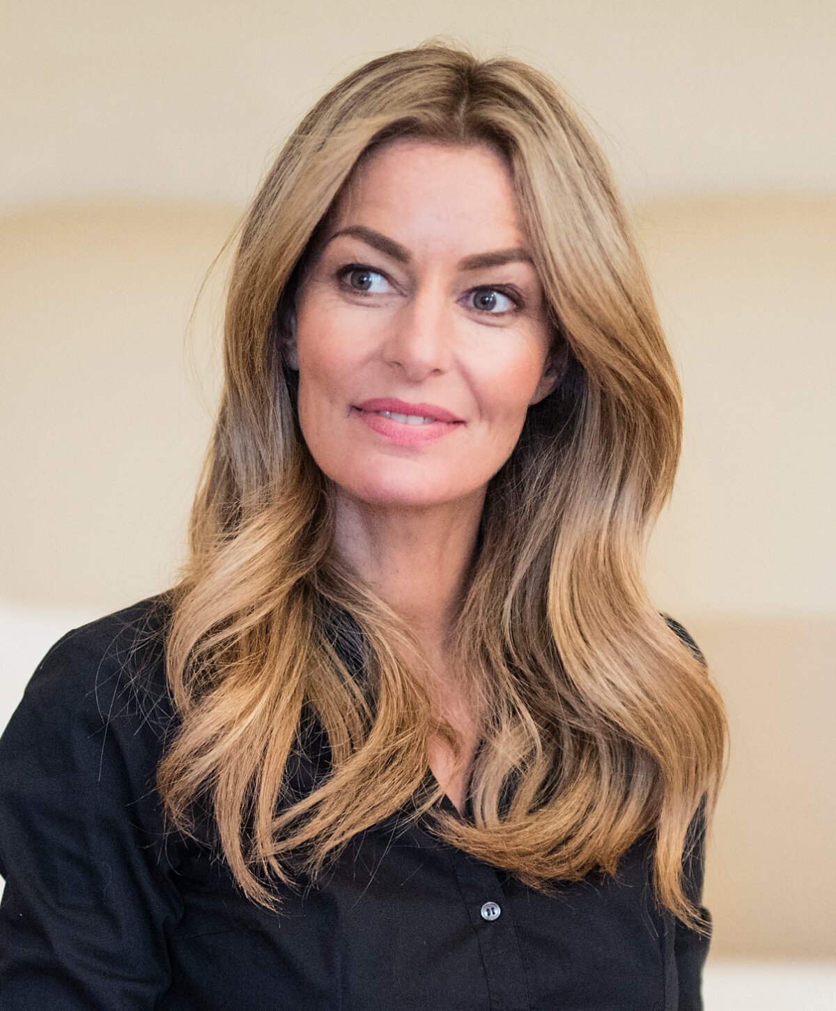 Beverly Hills Ozempic Face model with brown hair