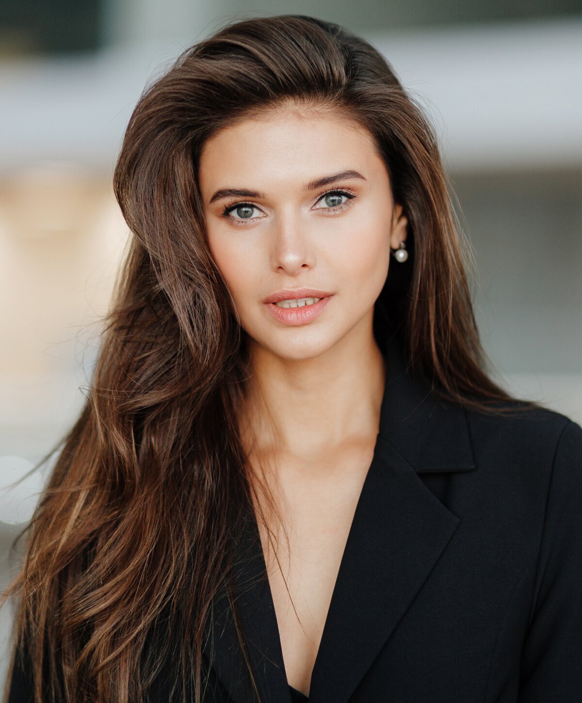 Beverly Hills Plated Skin Science model with blonde hair